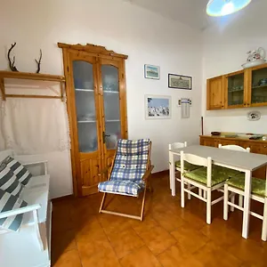 Appartamento Gh Al Fortino Bilocale Con Giardino, Carloforte (Isola di San Pietro)